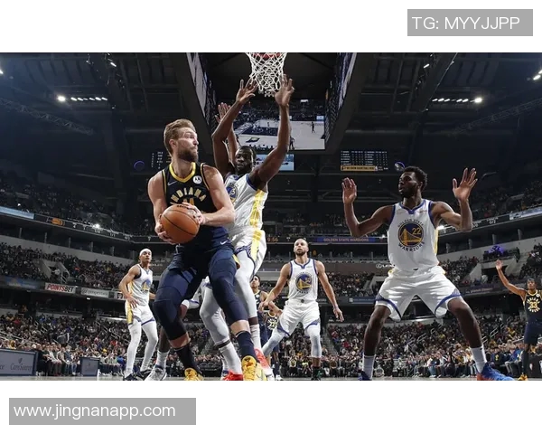 萨城对决库里拉文三分雨下19分4板2助1断展现全能表现