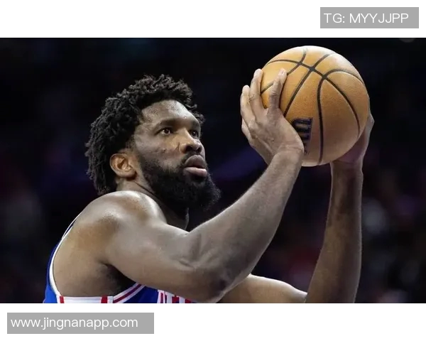 德里克怀特称恩比德为顶级大个子强调团队合作是限制他的关键