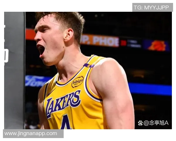 开拓者主场迎战湖人球员赛前时尚穿搭引关注小杨夹克搭配粉色小书包